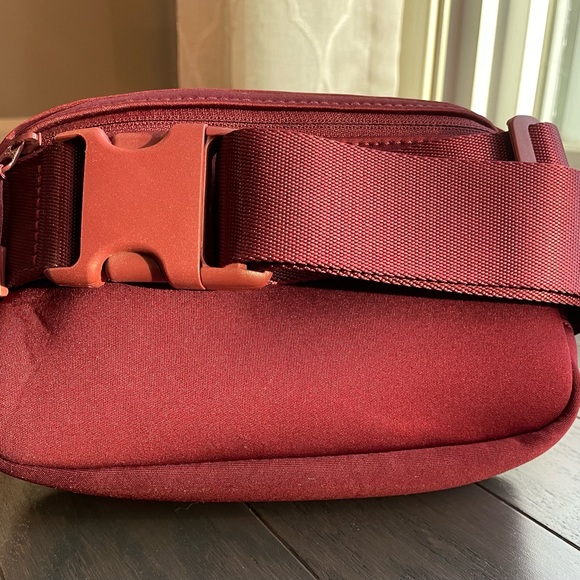 Rare Lululemon Belt Bag - Picture 3 of 8